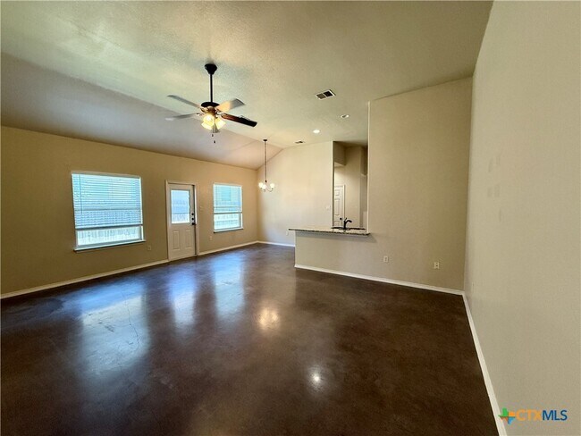 Building Photo - 424 Jack Rabbit Ln