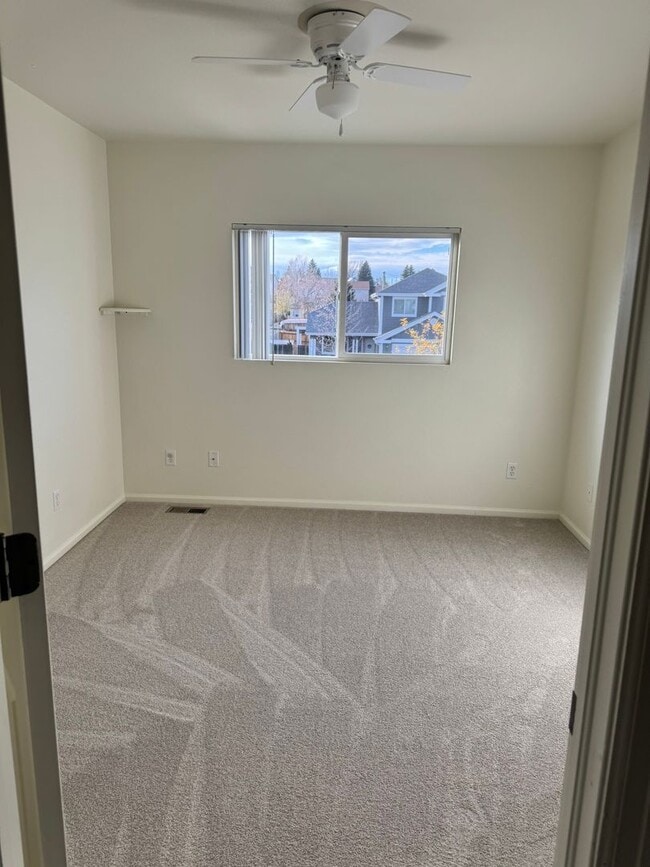 Building Photo - 1613 Summerset Dr