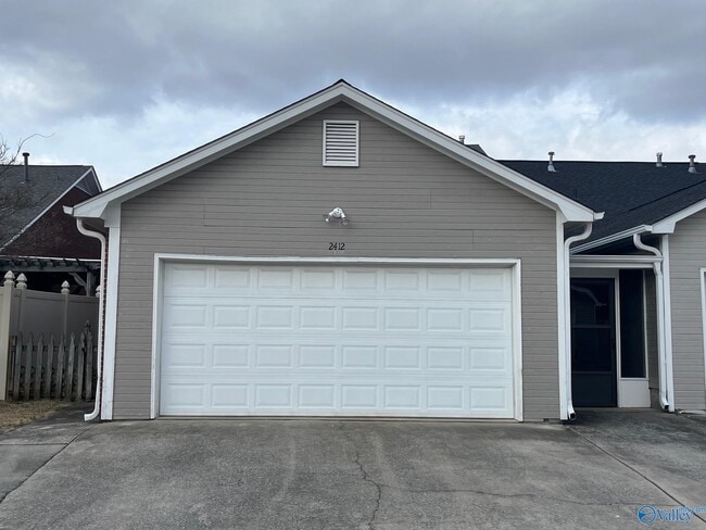 Building Photo - 2412 Harpeth Pl SW