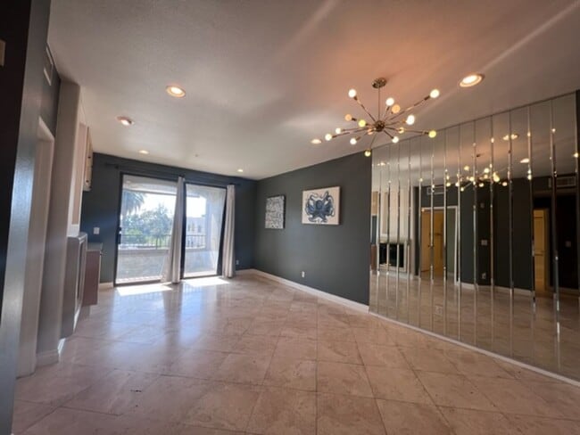 Building Photo - Beautiful two bedroom, two bath Condo In Long Beach