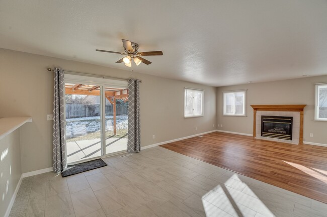 Building Photo - Beautiful 4 bed, 3.5 bath Home in Fort Col...