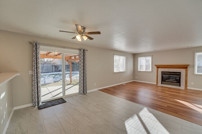 Building Photo - Beautiful 4 bed, 3.5 bath Home in Fort Collins Dakota Ridge Neighborhood