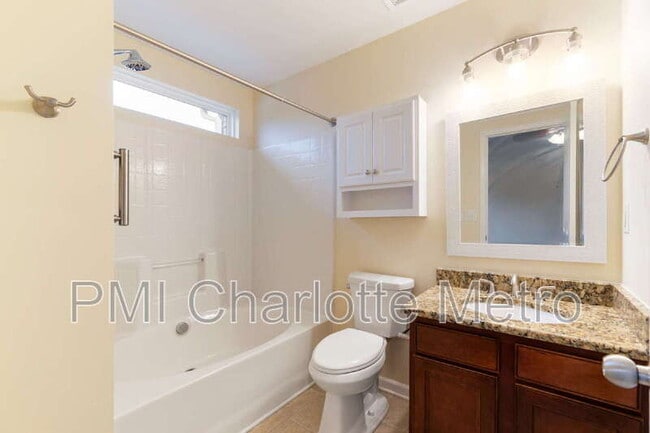 Building Photo - 9344 Greenheather Dr