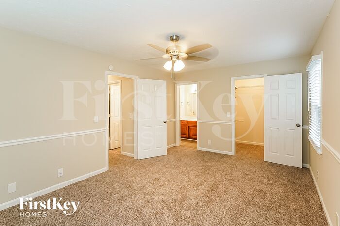 Building Photo - 105 Sugar Maple S