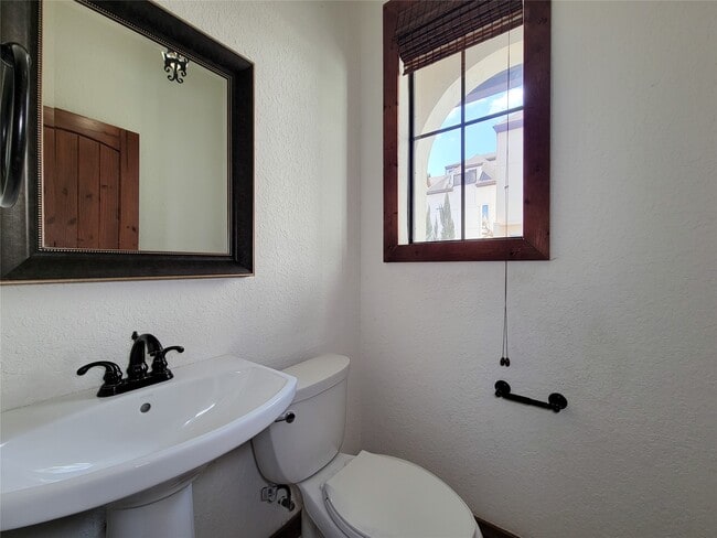 Building Photo - 1801 W 24th St