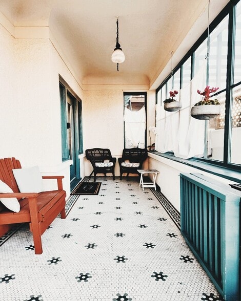 Porch - 459 Boulevard Way