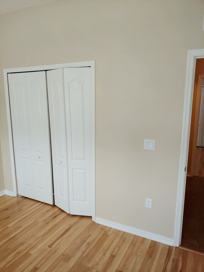 Building Photo - Beautiful 3BR Home in Mallory Square, Lawn Care Included