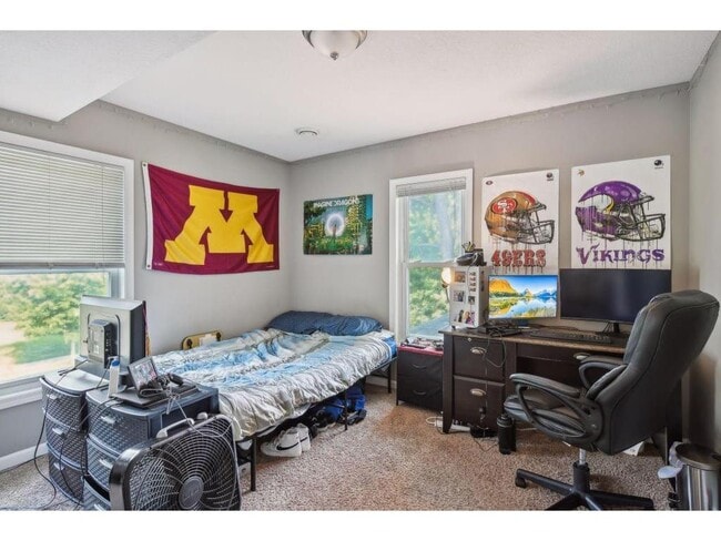 Building Photo - 3023 Dupont Ave S