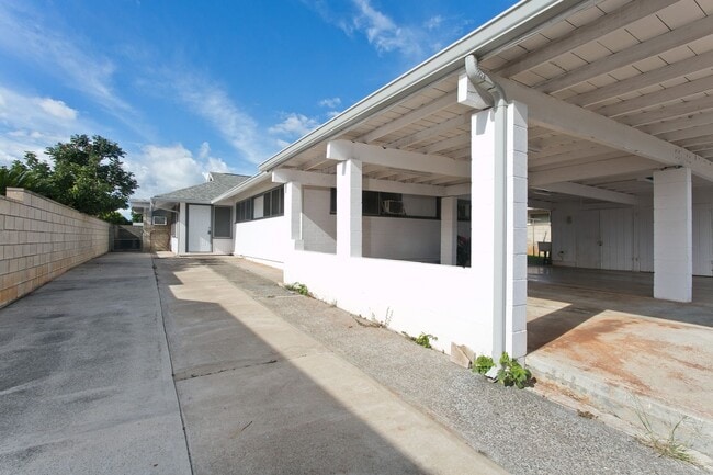 Building Photo - 4 BD 2.5 BA w/ Large Driveway & Yard