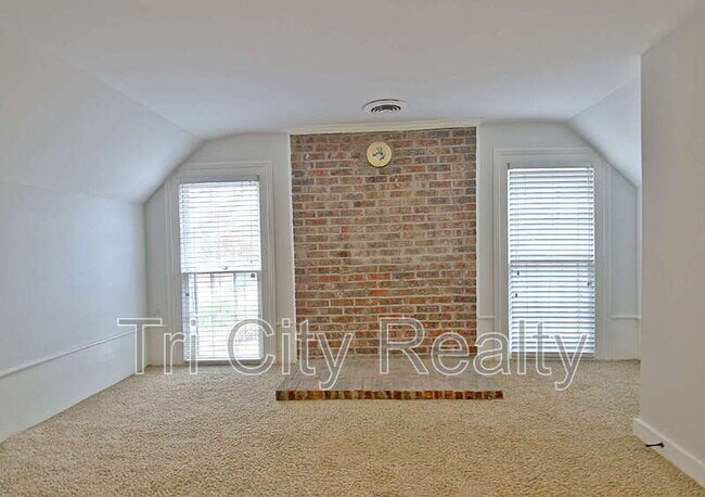 Building Photo - 115 Church Aly