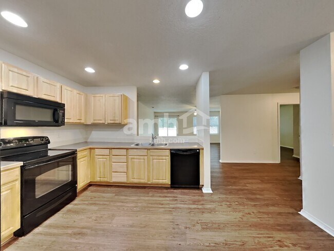 Building Photo - 2612 N Kristy Ave