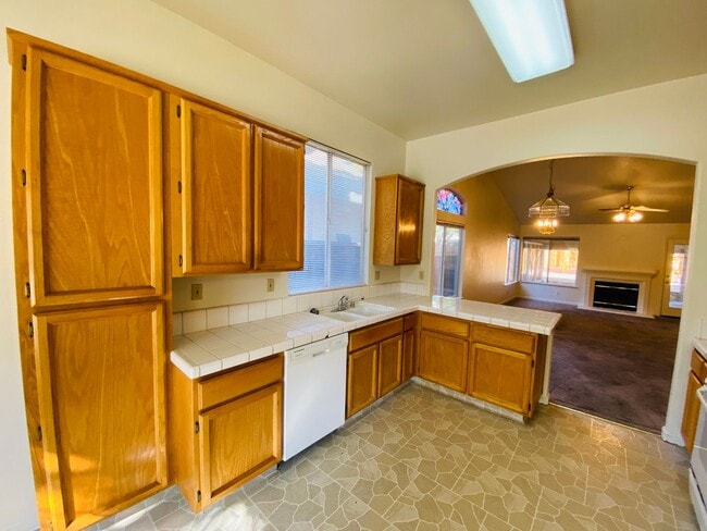 Building Photo - 3 Bedroom Home in Hampton Oaks