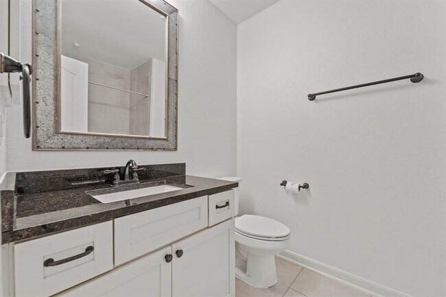 Building Photo - 16746 Highland Country Dr