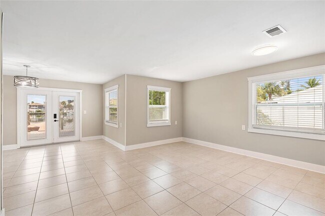 Building Photo - 231 E Madeira Ave