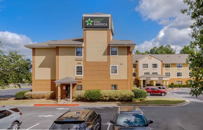 Building Photo - 3000 George Busbee Pkwy NW
