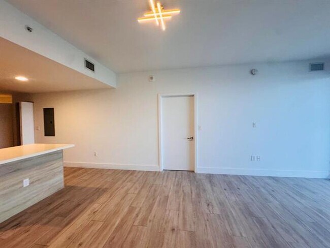 Building Photo - 16385 Biscayne Blvd