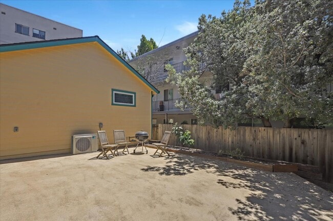 Building Photo - 422 Vernon St