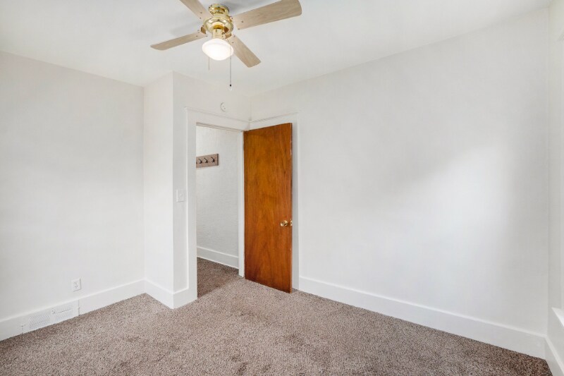 Building Photo - 838 Pinecrest Dr