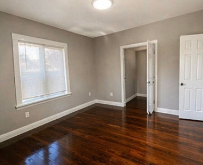 Building Photo - 2732 Union St