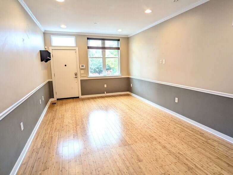 Building Photo - 3014 W Stiles St