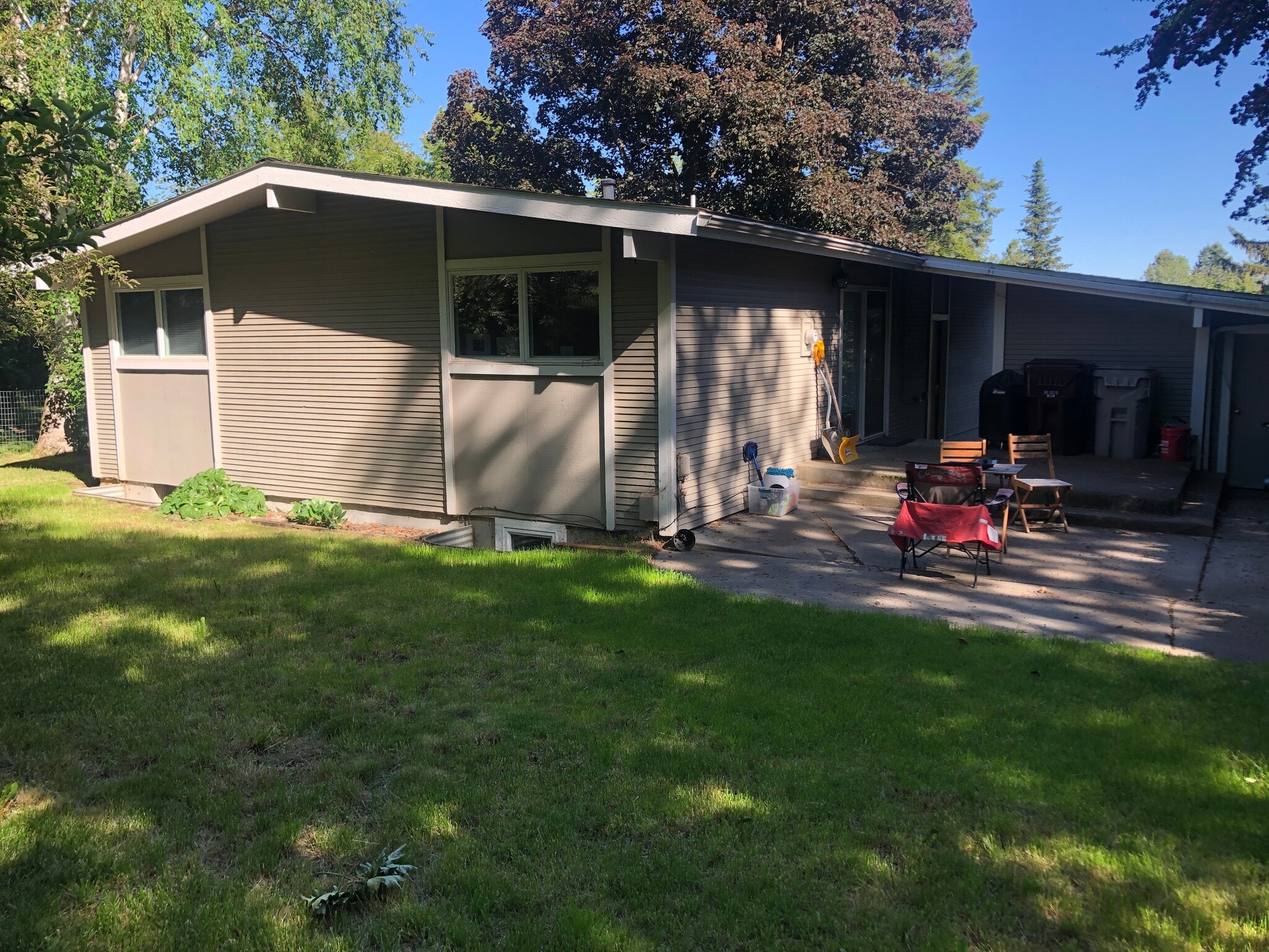 Building Photo - 420 NW Dack St