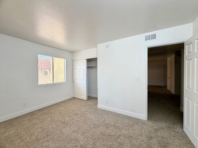 Building Photo - Las Vegas Guard-Gated Condo for Rent | Bella Vita Community | 1 Bedroom Upstairs Unit