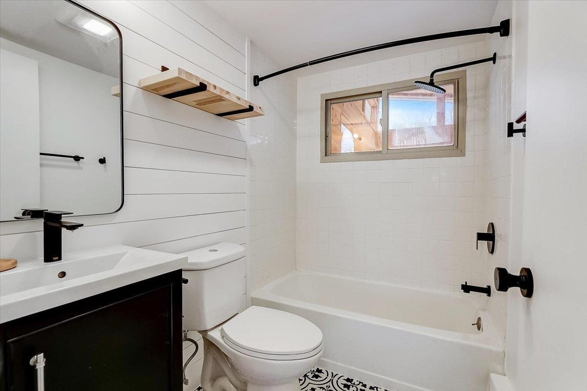 Building Photo - 1719 Carver St