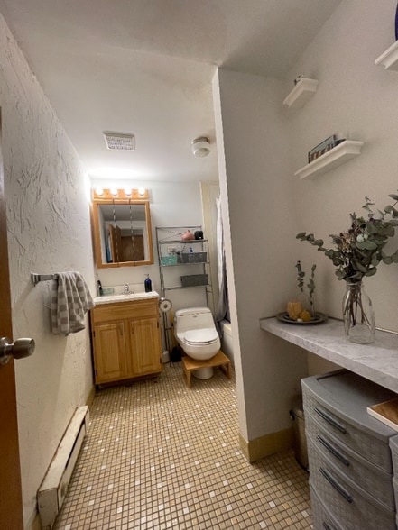 Building Photo - 122 Sycamore St