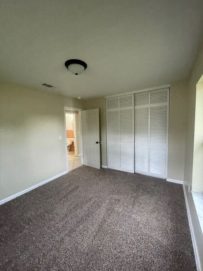 Building Photo - 3 Bed 2 Bath Home | Pet Friendly | Washer ...