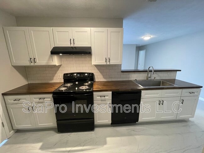 Building Photo - 106 Village Pl