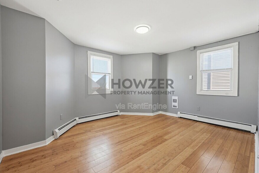 Building Photo - 112 Clark St