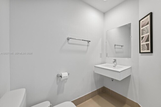 Building Photo - 17301 Biscayne Blvd