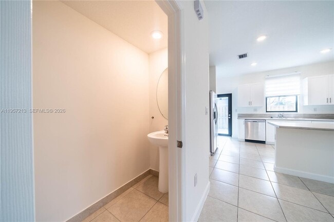 Building Photo - 1928 SW 5th Blvd