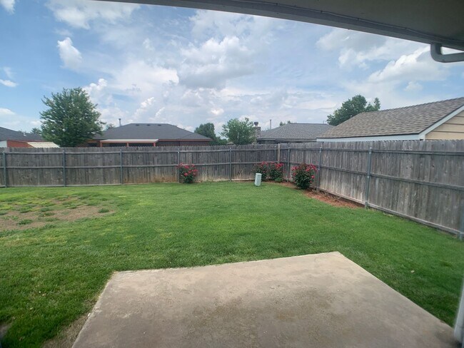 Building Photo - Moore 3 Bed 2 Bath