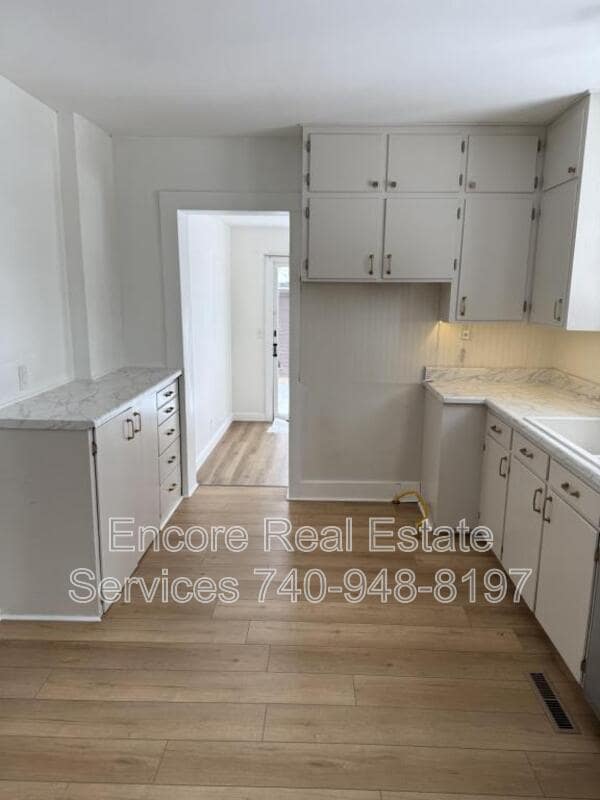 Building Photo - 765 N 21st St