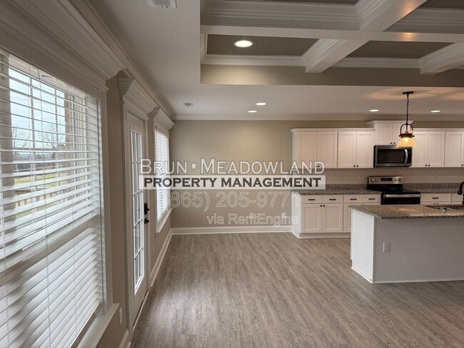 Building Photo - 3869 Doral Dr