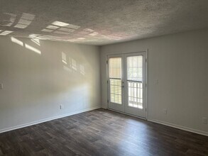 Building Photo - Modern 2-Bed, 1-Bath Oasis with Central Air and Gourmet Kitchen