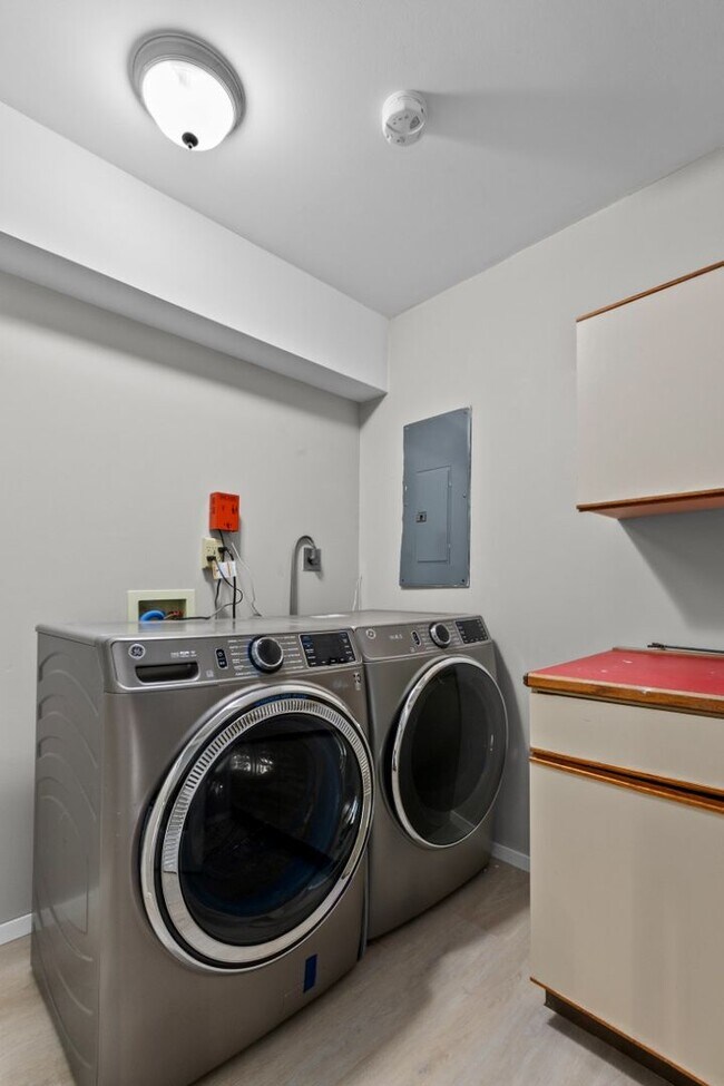 Building Photo - 3Bd/2.5Ba Seattle House