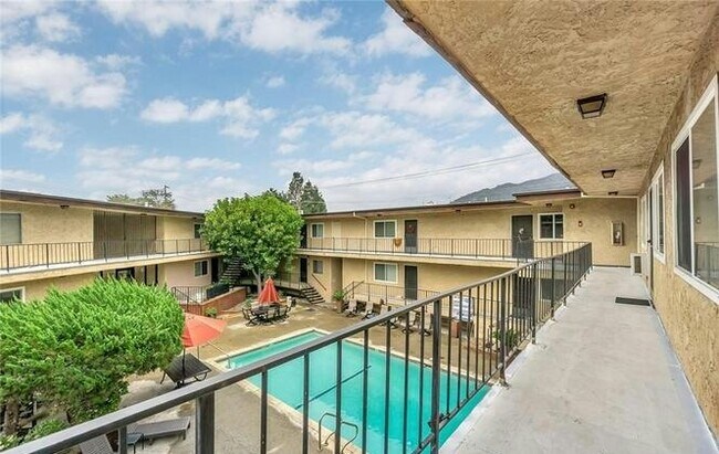 Building Photo - 3907 La Crescenta Ave