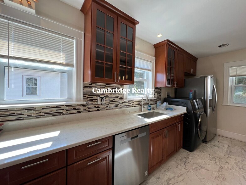 Building Photo - 88 Fellsway E