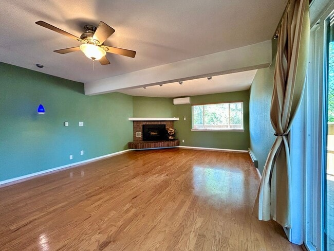 Building Photo - Beautiful & Bright Corner Condo in North Boulder