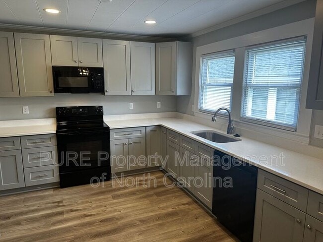 Building Photo - 1101 Woodlawn St