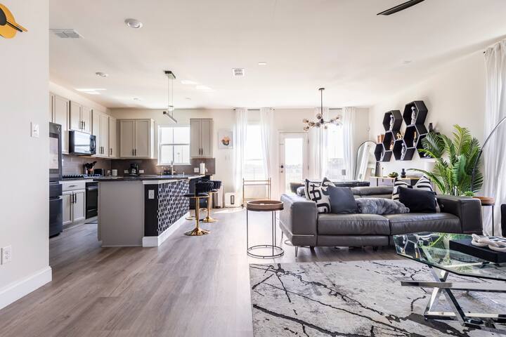 Building Photo - 528 Bronze Forest Dr