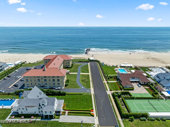 Building Photo - 1 Roseld Ave