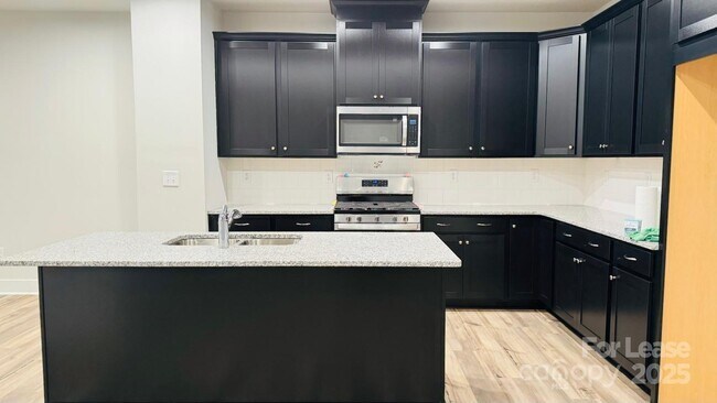 Building Photo - 9508 Munsing Dr