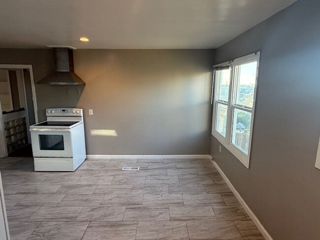 Building Photo - Beautiful Richmond Annex Home with Updated Kitchen & Bath + Bonus Room