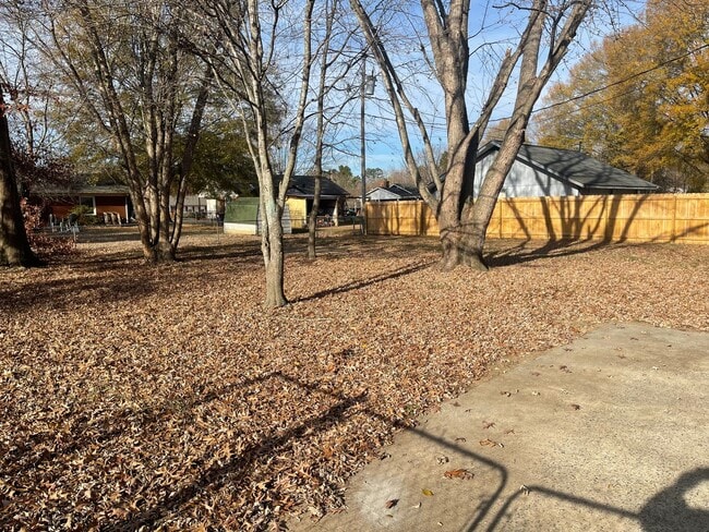 Building Photo - Charming Three Bedroom Home in Beacon Hills!
