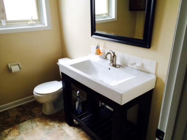 Building Photo - 124 Arlington Cir