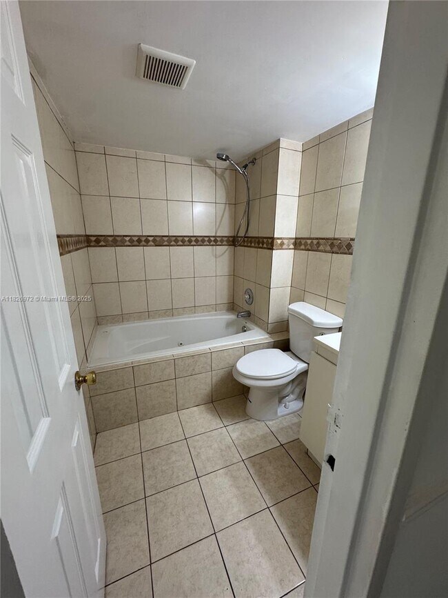 Building Photo - 4848 NW 24th Ct