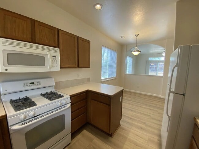 Building Photo - 660 Callahan Dr